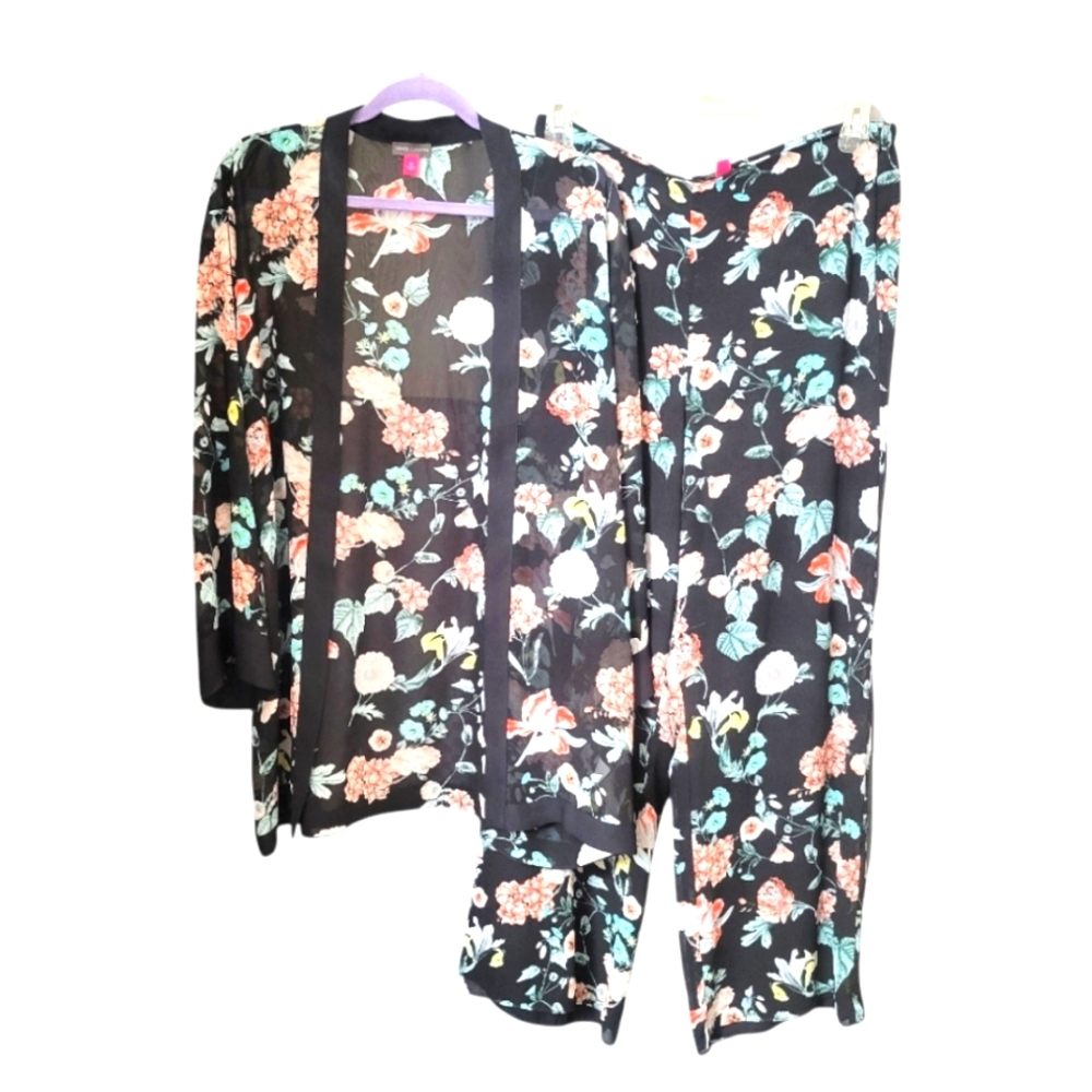 Vince Camuto Medium 2 piece  black floral sheer kimono set